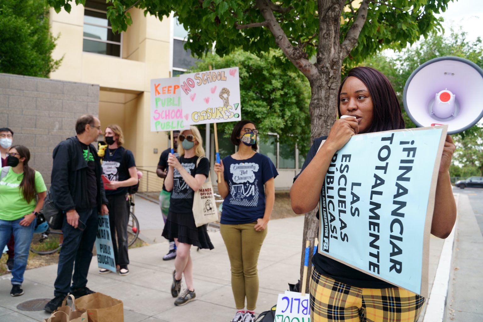 Heroic Oakland community strikes and occupies elementary school to prevent closures