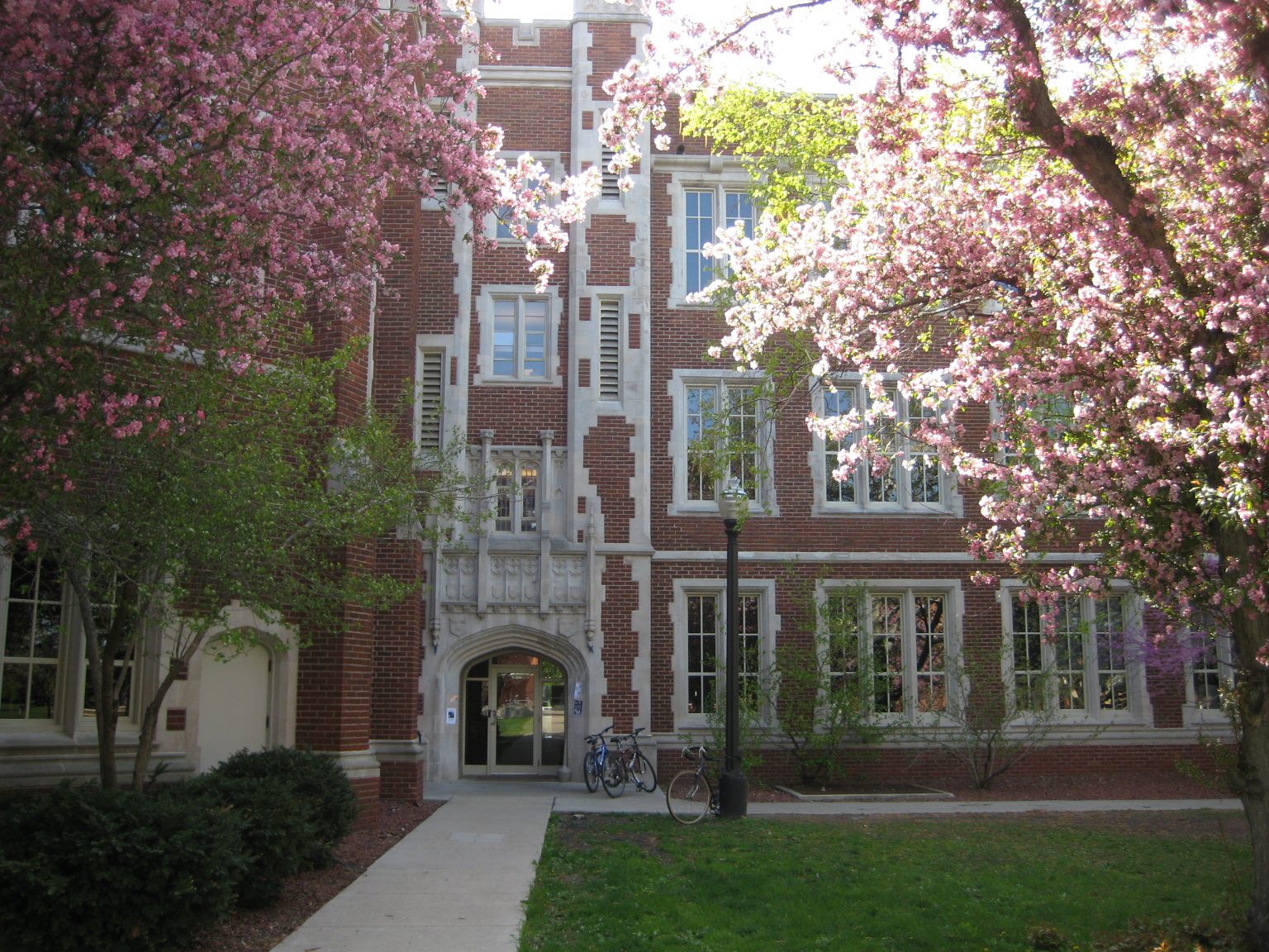 Undergraduate Workers at Grinnell College Are on Strike