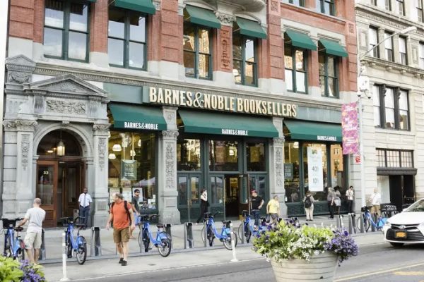 Workers at Union Square Barnes & Noble Win Vote to Unionize