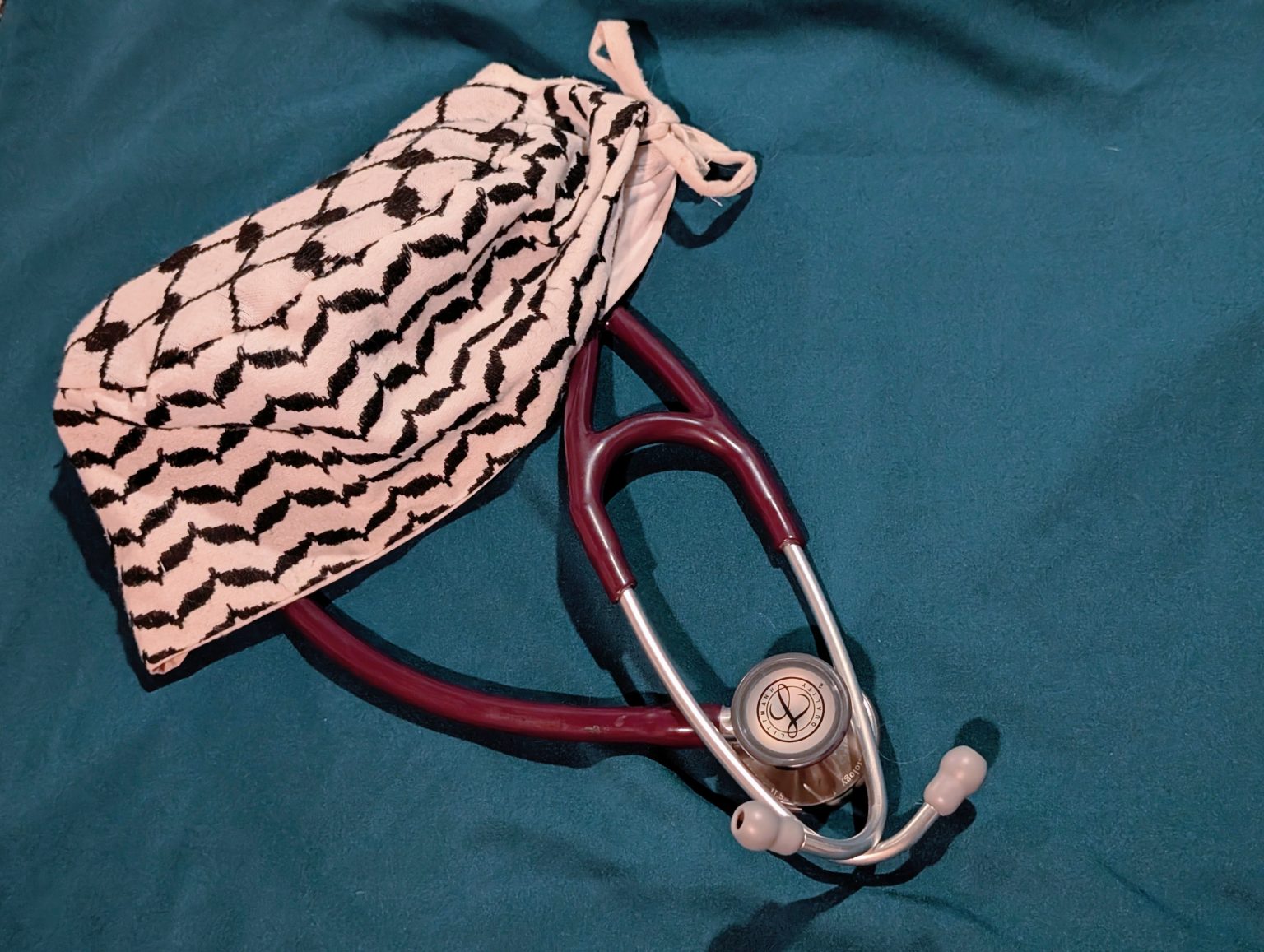 An Ex-IDF Soldier Threatened a US Medical Student — the Response Highlights a Culture of Institutionalized Anti-Palestinian Racism Photo of a keffiyeh-print scrub cap
