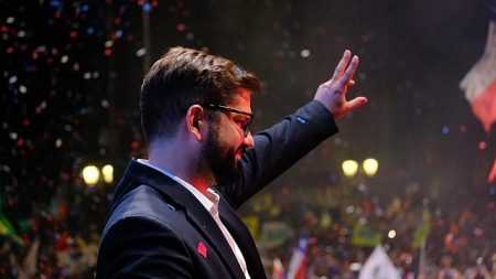 博里克政權移交智利下一屆政府:揭穿「公然盜竊」和破產的迷思