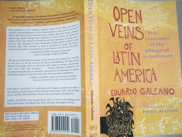 Bìa màu vàng của Châu Mỹ Latinh của Eduardo Galeano